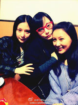 组图：李小璐晒闺蜜合照 甘薇熊乃瑾亲密相伴