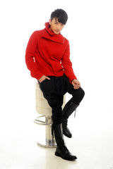 组图：许诺春装大片时尚帅气十足