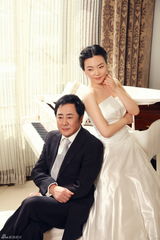 高清图：郑克洪迎娶京剧名伶 甜蜜婚纱照曝光