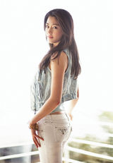 组图：全智贤最新仔裤广告写真 身材完美长腿迷人