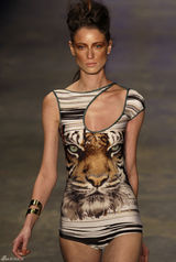 高清组图：巴西时装周泳装掠影 动物主题新颖