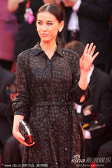 组图：《传染病》首映 格温妮丝-帕特洛粉裙动人