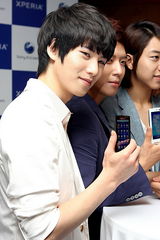 高清图：cnblue出席索尼爱立信新品上市活动