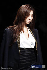 组图：具俊晔朴政珉等出席韩国首尔时装秀