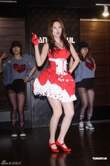 组图：安心亚彩排舞蹈大秀性感舞姿