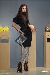 组图：林嘉绮15公分高跟鞋走秀破除怀孕传言