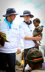 组图：张东健金民钟赴非洲刚果亲自参加救助活动