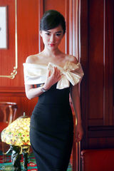 高清图：霍思燕红唇白裙显飘逸　古典写真优雅迷人