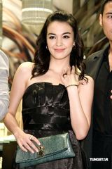 幻灯图：亚太影后张榕容代言珠宝 期望与男友共戴