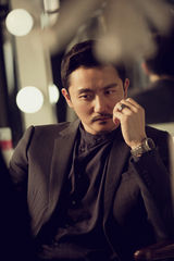 高清组图：涂松岩拍大片展成熟魅力 目光神秘深邃