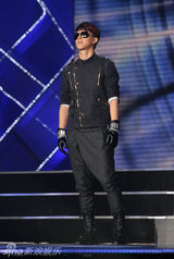 组图：第三届风云新人盛典 韩庚欢快跳“喜洋洋”