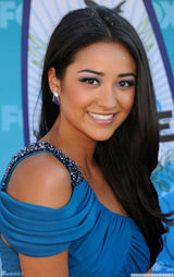 高清组图：莎伊-米切尔蓝色礼服秀巧克力肤色