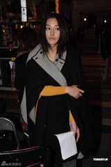 组图：《喜上加囍》杀青封街 数百群众演员街头热舞