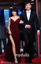 组图：SBS和KBS颁奖典礼 韩石奎申河均分获演技大奖