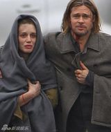 组图：《僵尸世界大战》重拍 皮特脸部带血亮相