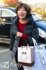 组图：众韩爱豆自信赴高考 SJ河智苑应援