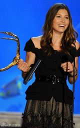 幻灯：桑德拉-布洛克获电视众选择奖年度娱乐大奖