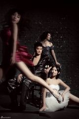 高清组图：田亮时尚写真美女环绕 展型男魅力