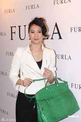 组图：袁咏仪不信郭富城订婚传闻 拍戏之余兼顾家人