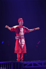 组图：刘德华北京激情开唱半裸秀胸肌