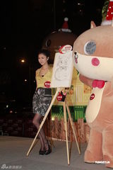 组图：薛凯琪为歌迷证婚感动落泪称房祖名只是朋友