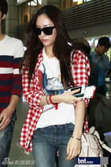 组图：韩团f(x)为K-POP公演现身上海机场