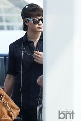 组图：2AM郑珍云TEEN TOP现身机场赴美公演