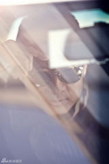 组图：孙兴古董车写真举手投足间显猫王风范