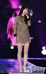 组图：SHINee等亮相活动 Rainbow等T台走秀