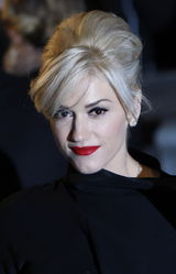 幻灯：《福尔摩斯》伦敦首映 盖-里奇携主演出场