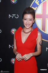 组图：谢婷婷深V红裙出席活动 AliceB赛车服登场