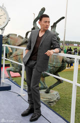 组图：聂远出席国际马球公开赛  绅士风尚聚集焦点