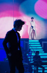 组图：谭维维东方风云榜获两大金曲 御姐范十足