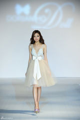 组图：叶熙祺时装秀场真空上阵演绎极致诱惑