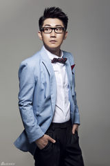 组图：金志文拍硬朗写真 尽显帅气英伦风