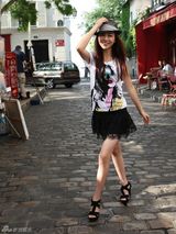 幻灯图：巩新亮法国浪漫写真 鲜嫩可人显青春风采