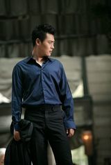 组图：张桐新写真帅气洒脱 显80后熟男文艺范儿