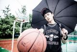 组图：陈晓【演员】写真书首曝光 雨中打篮球阳光酷帅