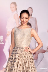 高清组图：凯渥梦幻之星身穿热裤大秀修长美腿