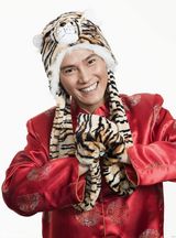 高清组图：丁子峻虎年贺岁写真 阳光型男显孩子气