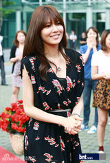 组图：少时秀英尹道贤接任《深夜TV演艺》主持人