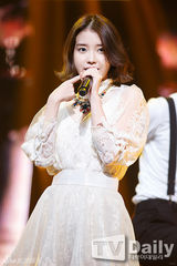 组图：SHINee打榜夺冠画花脸 朴志胤AOA性感　