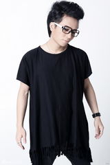 组图：欢子演绎黑白时尚大片 穿梭都市尽显英伦风