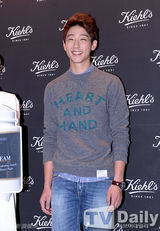 组图：裴斗娜金材昱SISTAR等出席慈善派对