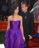 高清组图：桑德拉-布洛克透视紫裙现身 大展性感