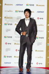 高清组图：青龙奖红毯女星争艳 河智苑孙艺珍成焦点