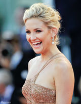 组图：凯特-哈德森性感亮相威尼斯电影节