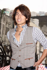 幻灯图：言承旭写真书聊感情事 前女友疑似林志玲