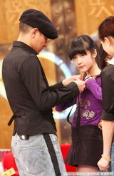 幻灯图：刘德华录《康熙来了》 与小S跳贴身舞