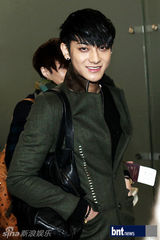 组图：SJ少女时代f(x)等赴新加坡准备家族巡演